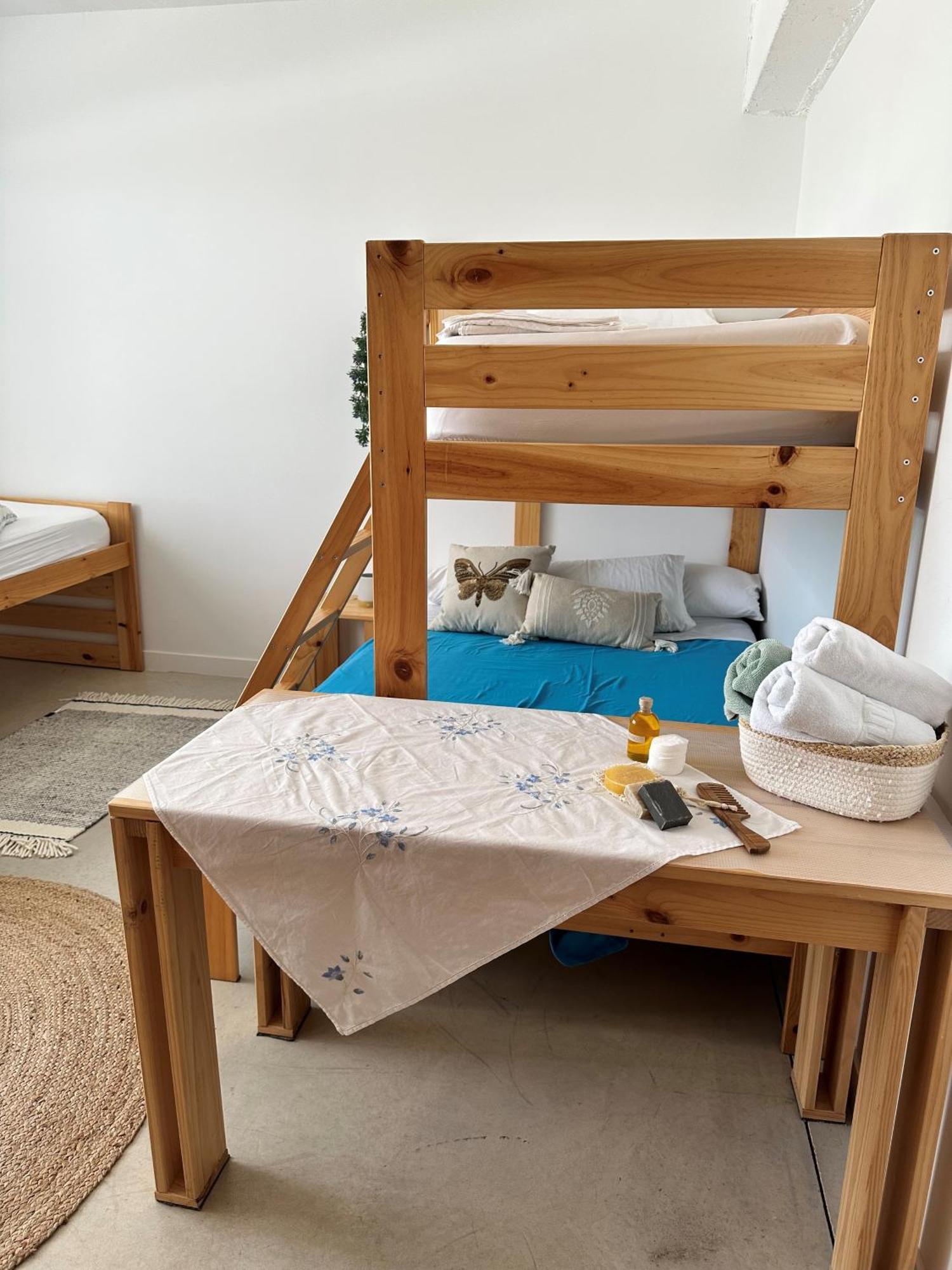 Entheos Hostel Lerin Kültér fotó